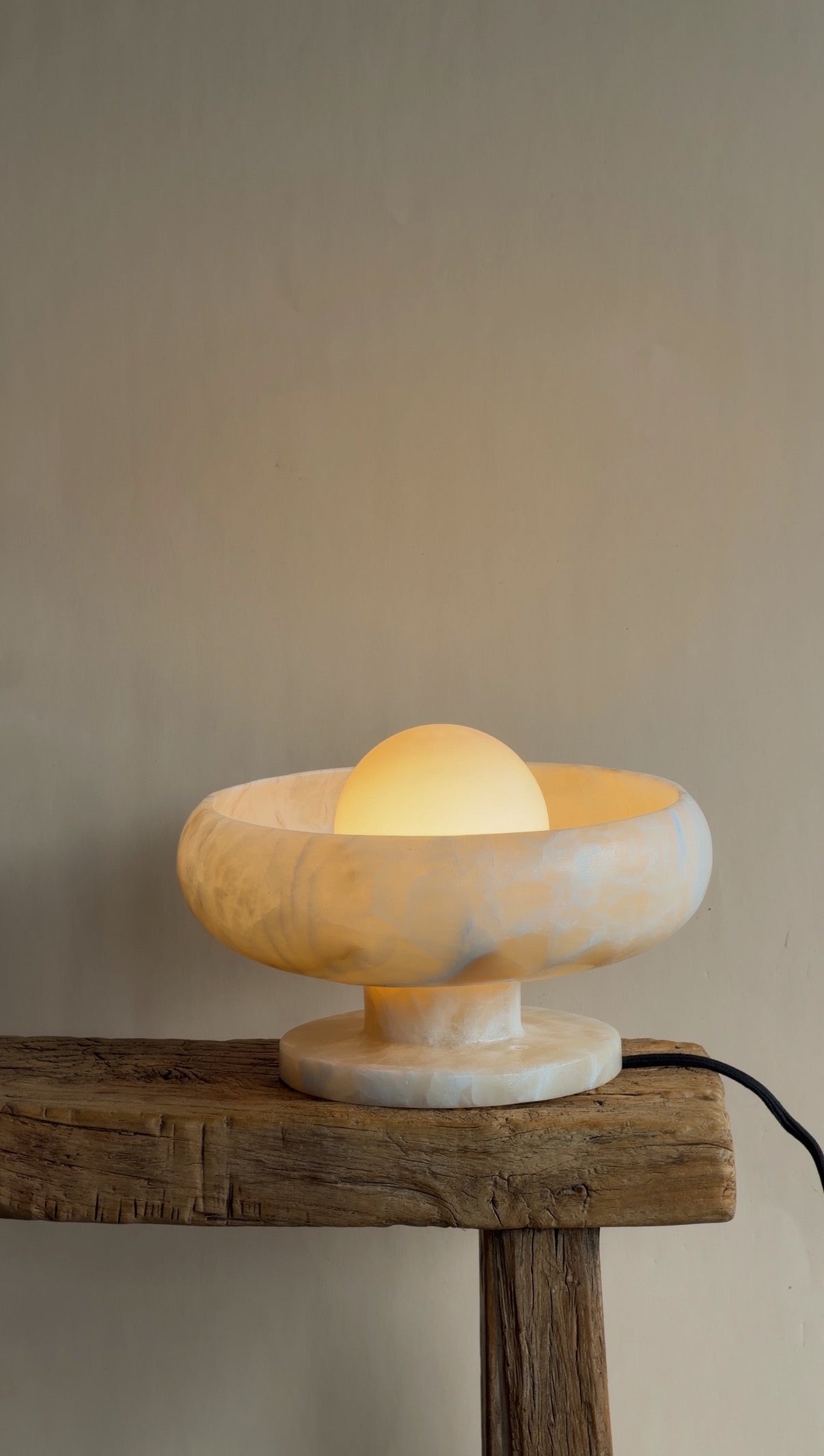 AURA ONYX TABLE LAMP