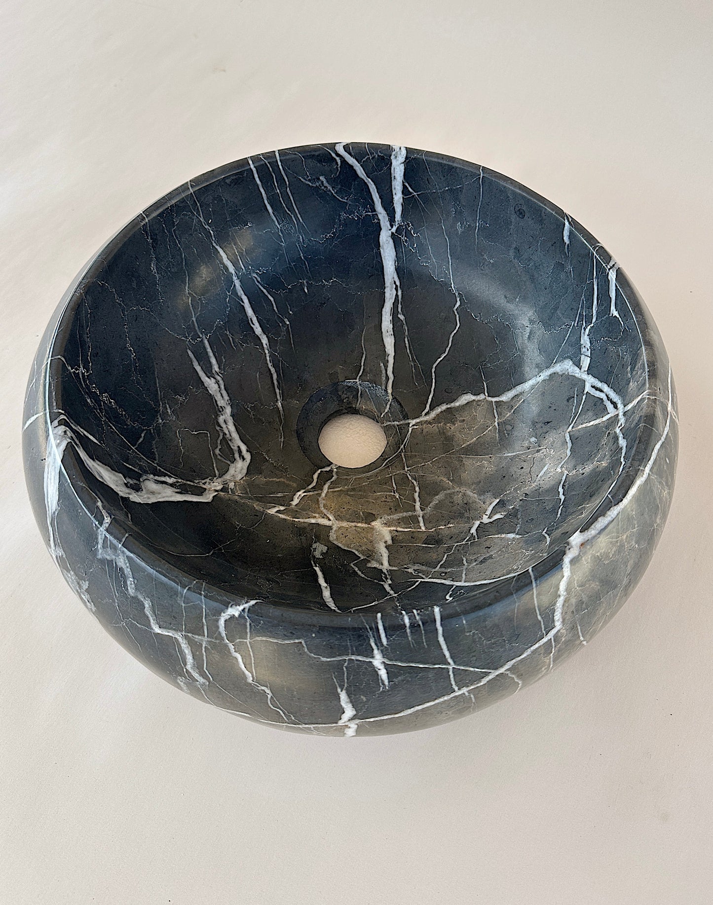 BLACK ROUND MARBLE SINK
